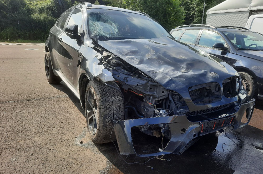 broken car 1